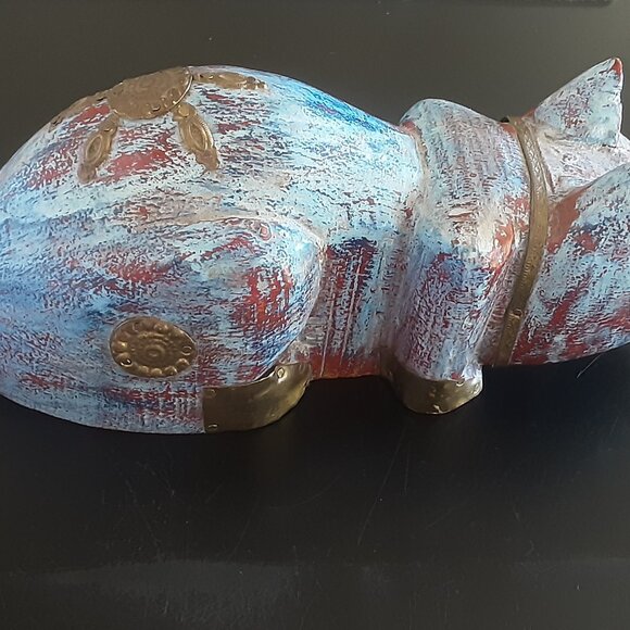 Carved Wooden Cat Figurine Purple Molten Java Handcrafted W/ Brass Accents - Picture 4 of 6